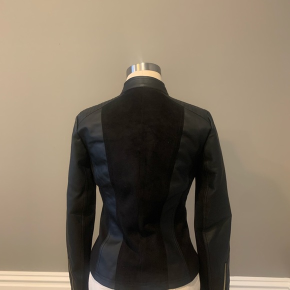 Andrew Marc Faux fitted Black Leather and Suede Jacket.  Size small - Picture 3 of 5